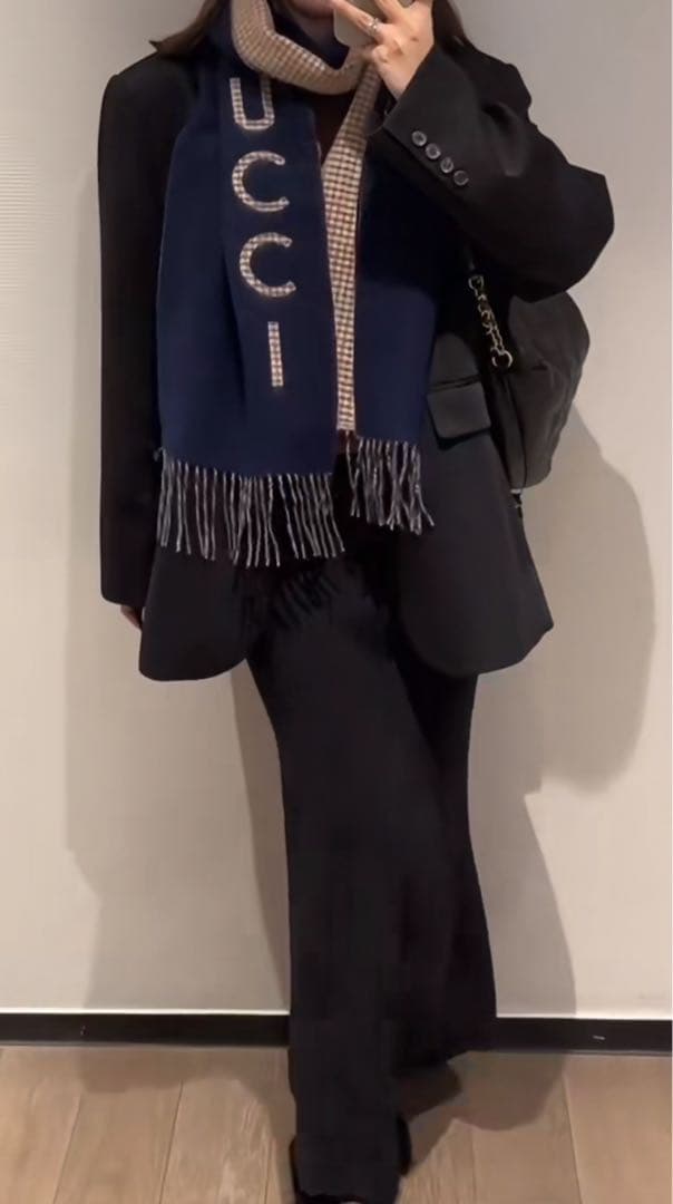 新品 グッチ カシミア ウール マフラー ユニセックス ベージュ ネイビー 両面 新品 グッチ カシミア ウール マフラー ユニセックス ベージュ ネイビー 両面