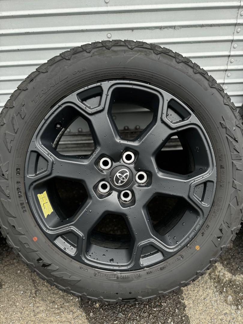 RAV4 アドベンチャー 純正 225/60R18 美品