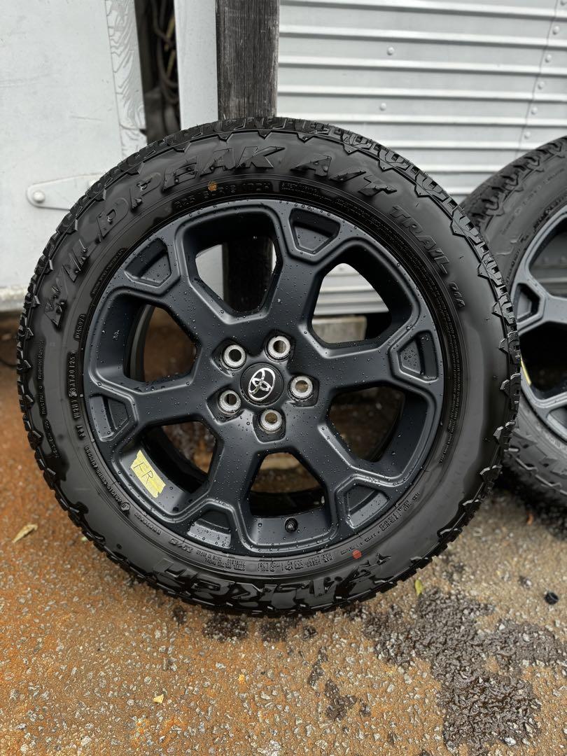RAV4 アドベンチャー 純正 225/60R18 美品