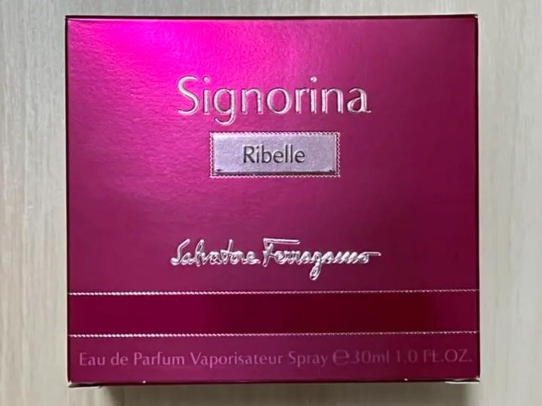 Salvatore Ferragamoシニョリーナ リベレ 30ml - メルカリ Salvatore Ferragamoシニョリーナ リベレ 30ml - メルカリ