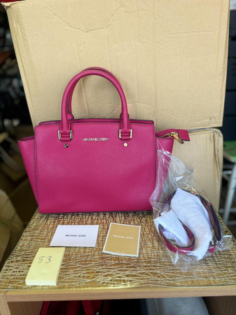 新品MICHAEL KORS マイケルコース レザー 2WAY ショルダーバッグ 新品MICHAEL KORS マイケルコース レザー 2WAY ショルダーバッグ
