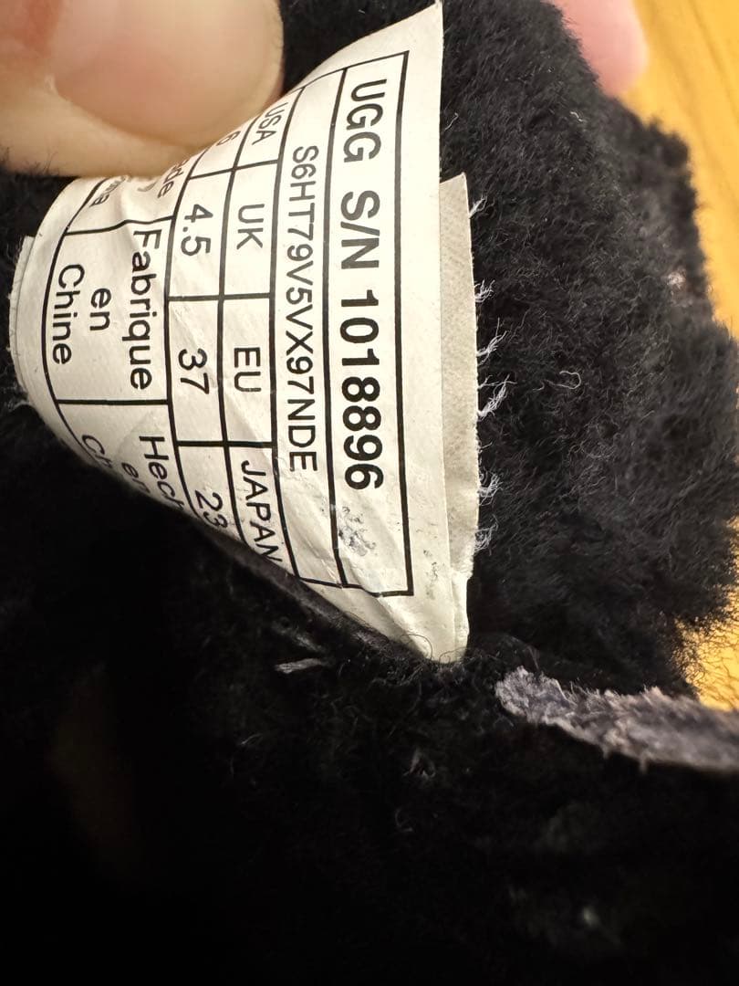 ファー付きブラックブーツ23cm・UGG