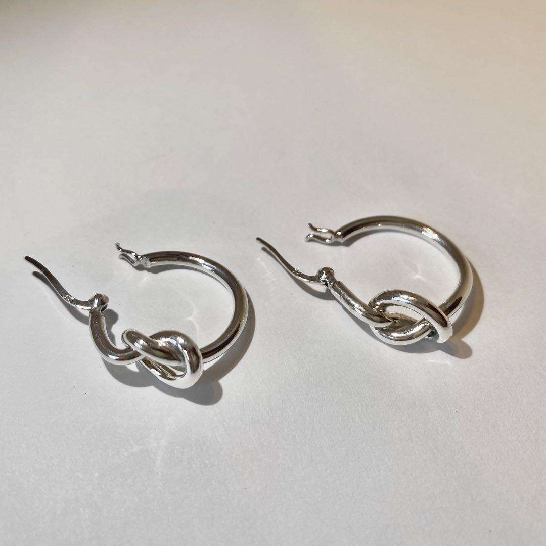 P-9  シルバー　925  SILVER  結び目　フープピアス　刻印　布袋付