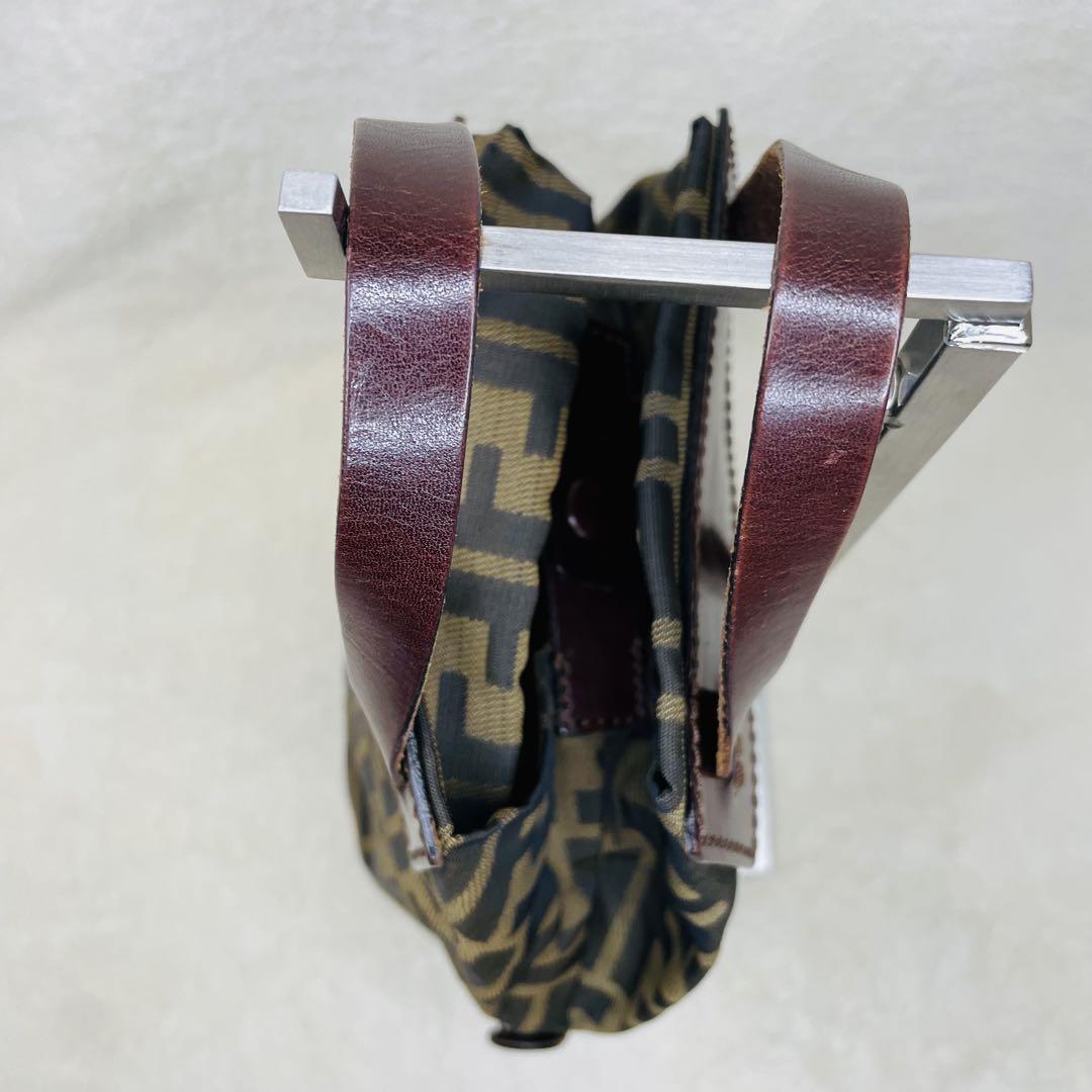 FENDI フェンディ アクセサリーポーチ ハンドバッグ ズッカ