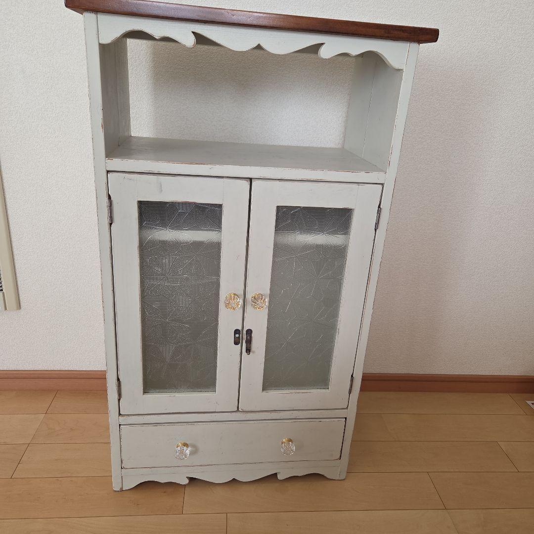 ホワイト木製キャビネット ガラス扉付き傷や汚れあり