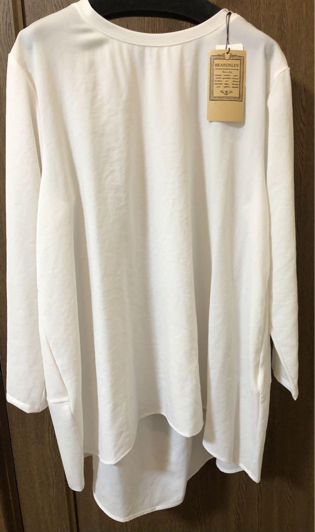 あち 未使用タグ付き BEARDSLEY ☆ 後ろドレープTブラウス