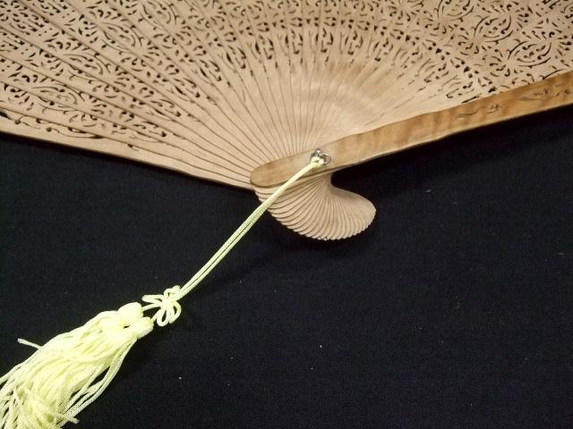 高襠禮品扇 木製透かし彫り扇子 木箱付き 白檀の香り - 株式会社