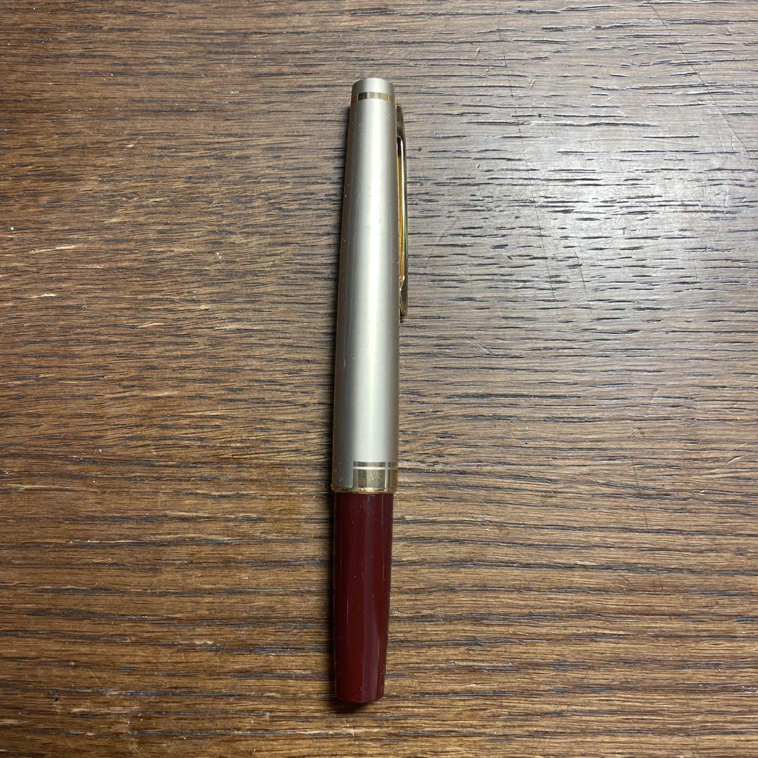 PILOT金色とバーガンディの万年筆