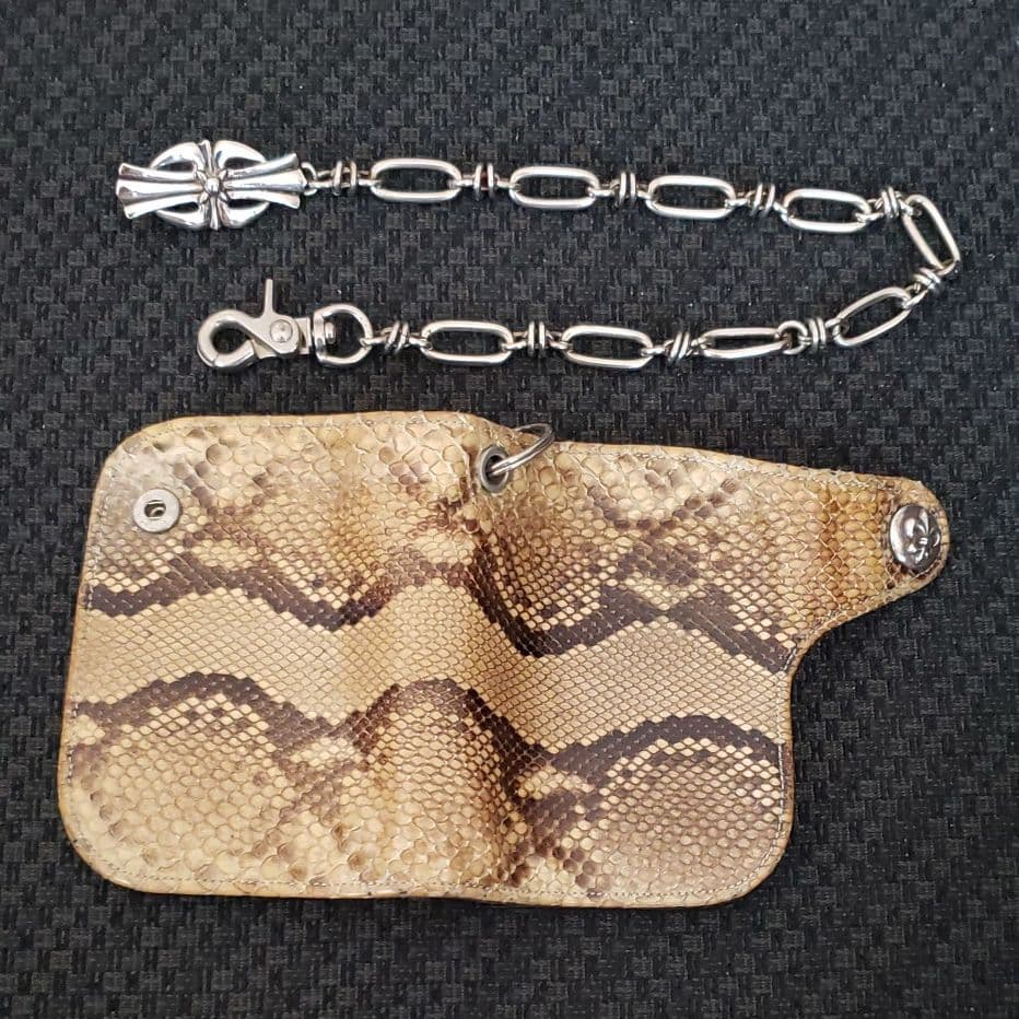 ヘビ革 蛇柄 二つ折り財布 チェーン付き ヘビ革 蛇柄 二つ折り財布 チェーン付き