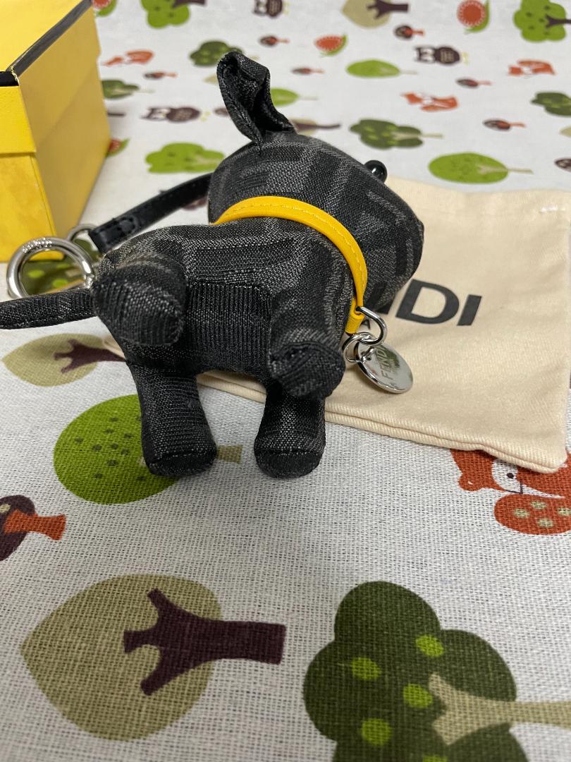 FENDI フェンディ