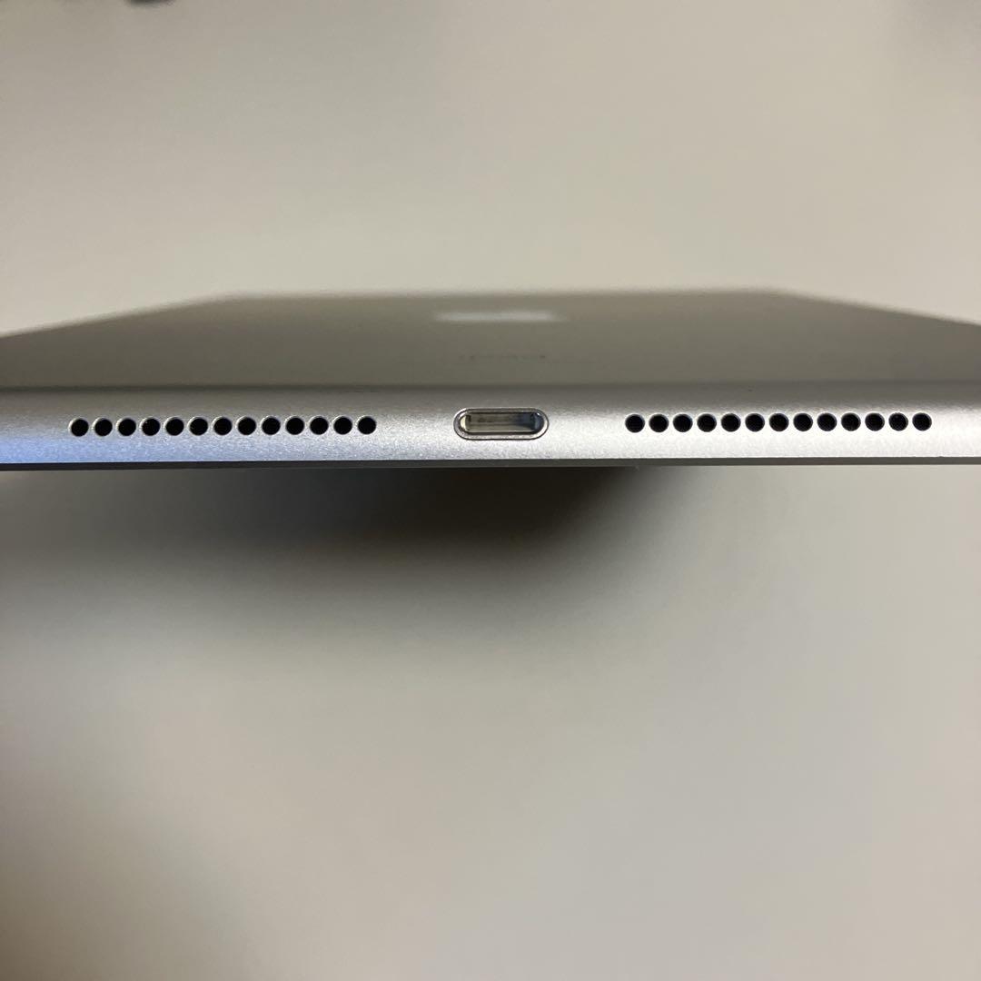 Apple iPad 第7世代 32GB Wi-Fiモデル シルバー