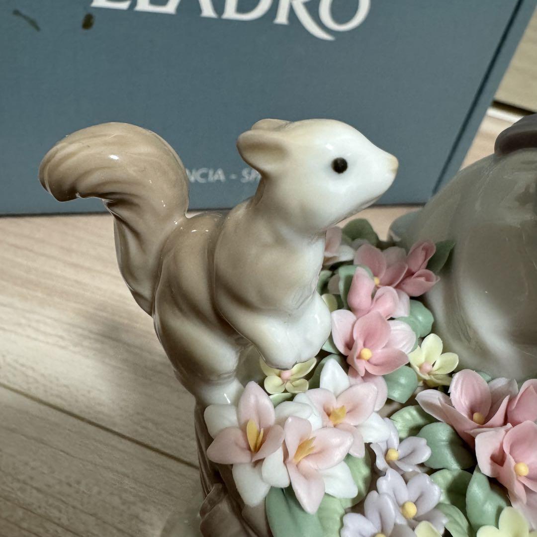 箱有 美品 LLADRO リヤドロ　森の出会い 少女とりす 6825