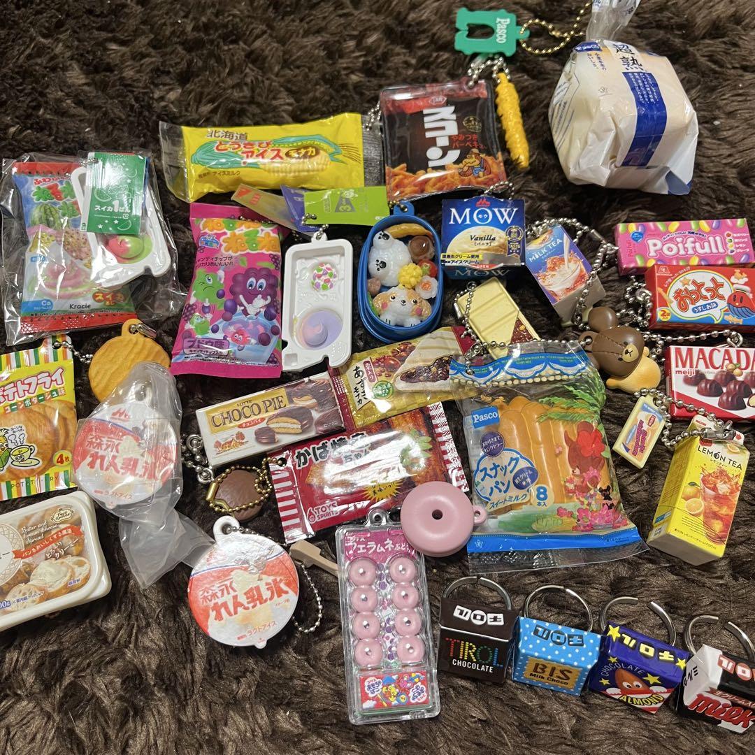 ガチャガチャ　ミニチュア　キーホルダー