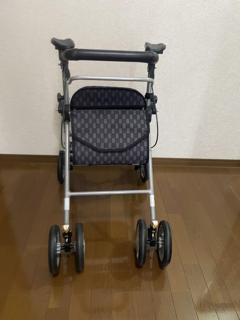 肘置き付き折りたたみ式シルバーカー