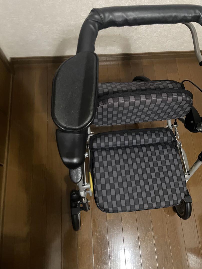 肘置き付き折りたたみ式シルバーカー
