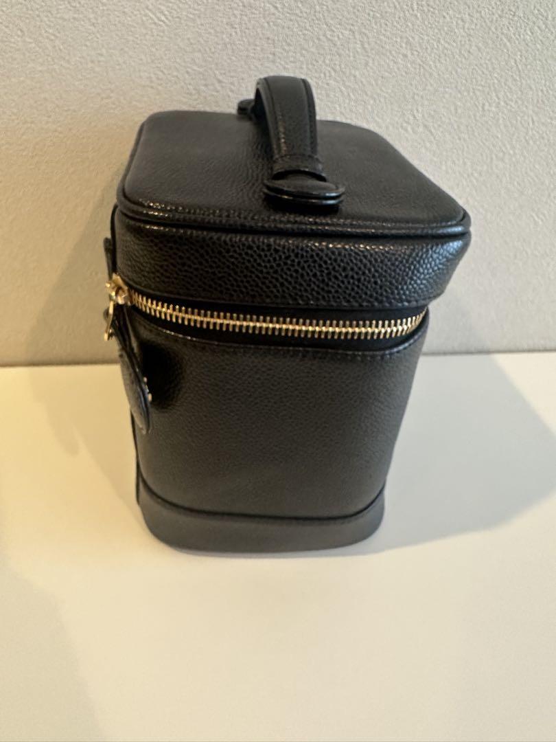CHANEL ブラック レザーポーチ