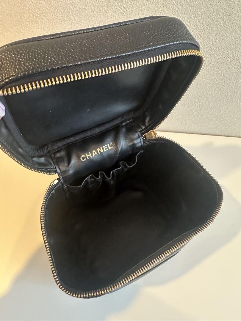 CHANEL ブラック レザーポーチ