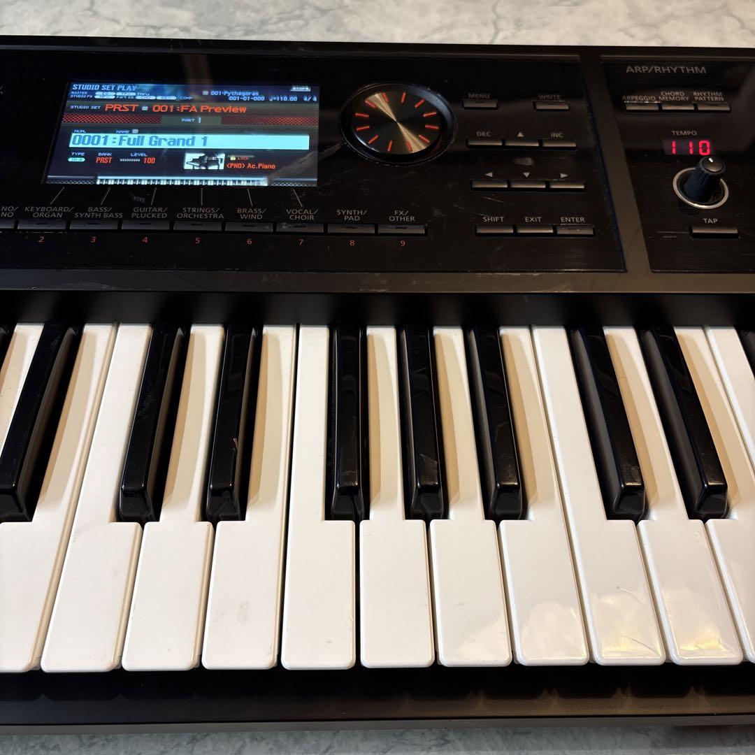 Roland FA-06 シンセサイザー