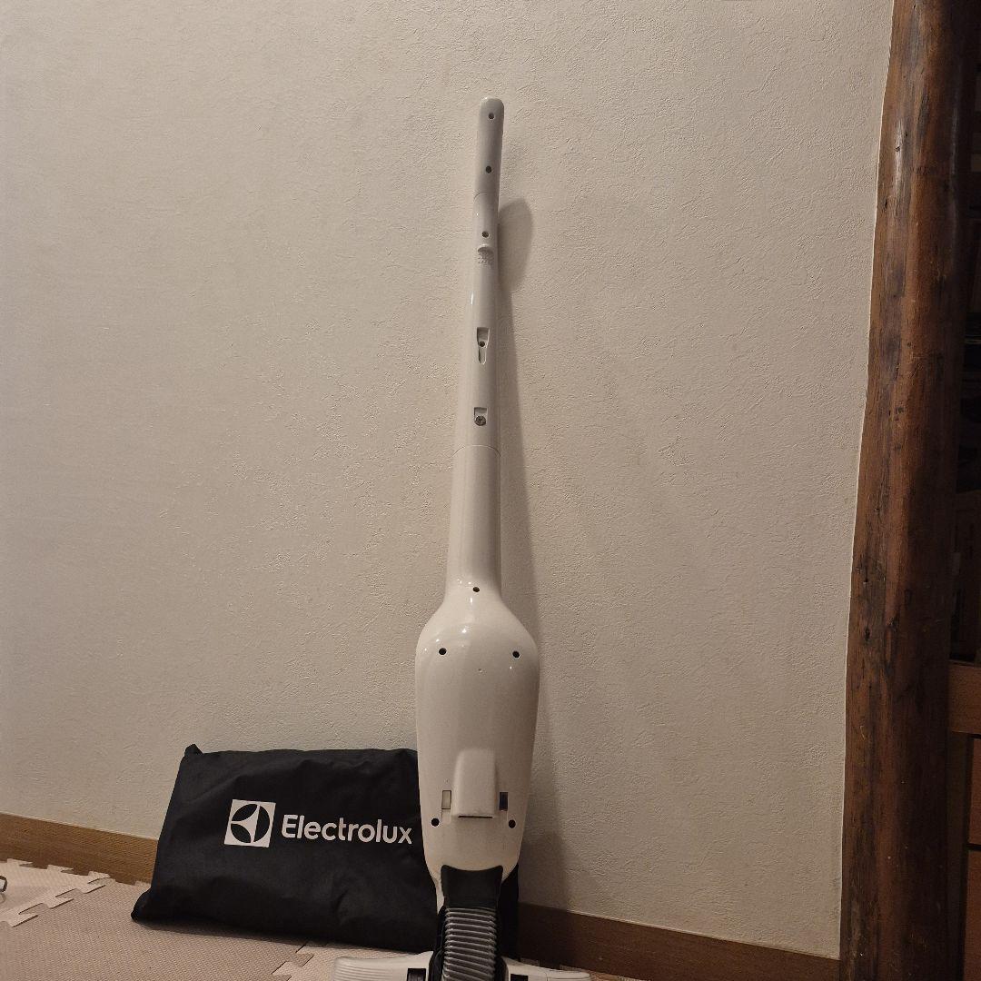☆美品☆Electrolux スティッククリーナー 本体 付属ブラシ