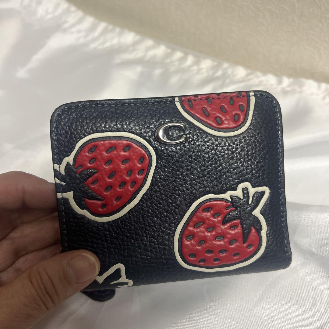 coach ビルフォールドウォレット　ストロベリー柄
