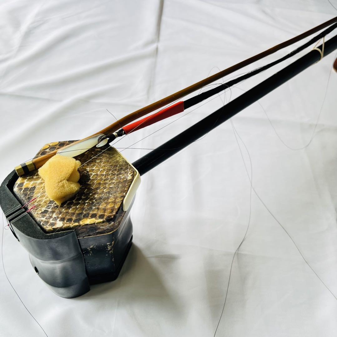【送料無料！】二胡★敦煌牌★上海民族楽器★ケース付き★蛇皮★弦楽器★六角筒
