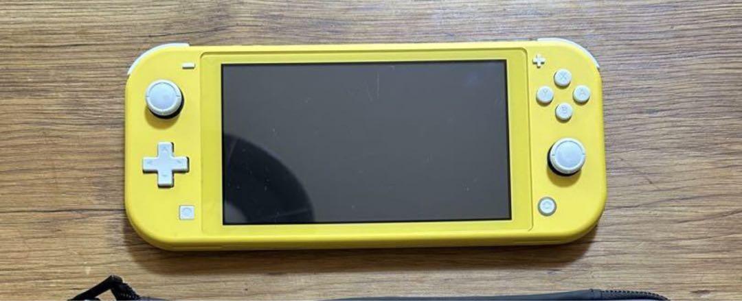 Nintendo Switch　スイッチライト　イエロー