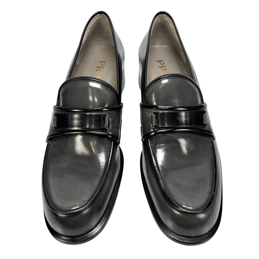 PRADA ローファー 37 グレー プレートロゴ ヒール 軽量 - メルカリ
