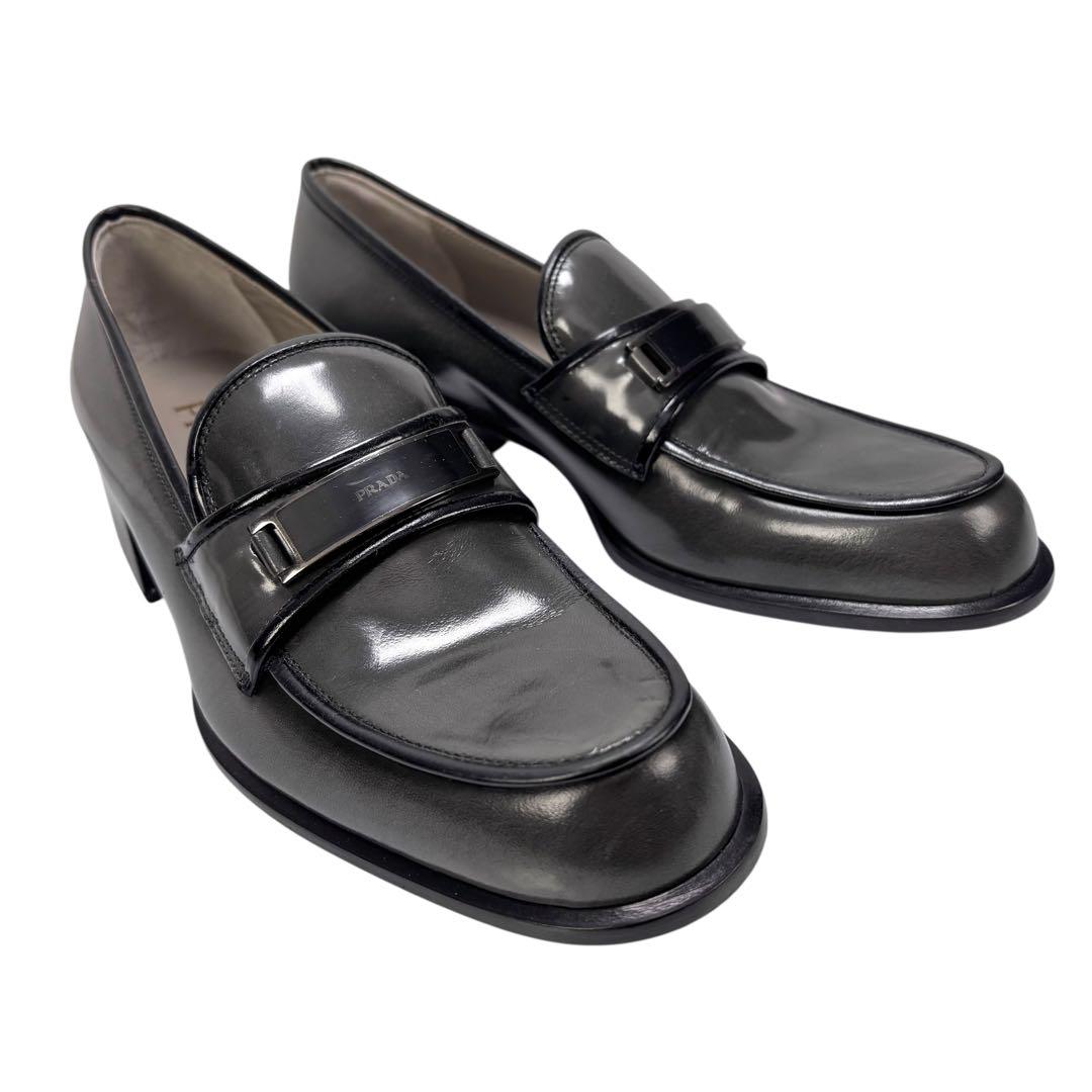 PRADA ローファー 37 グレー プレートロゴ ヒール 軽量 - メルカリ