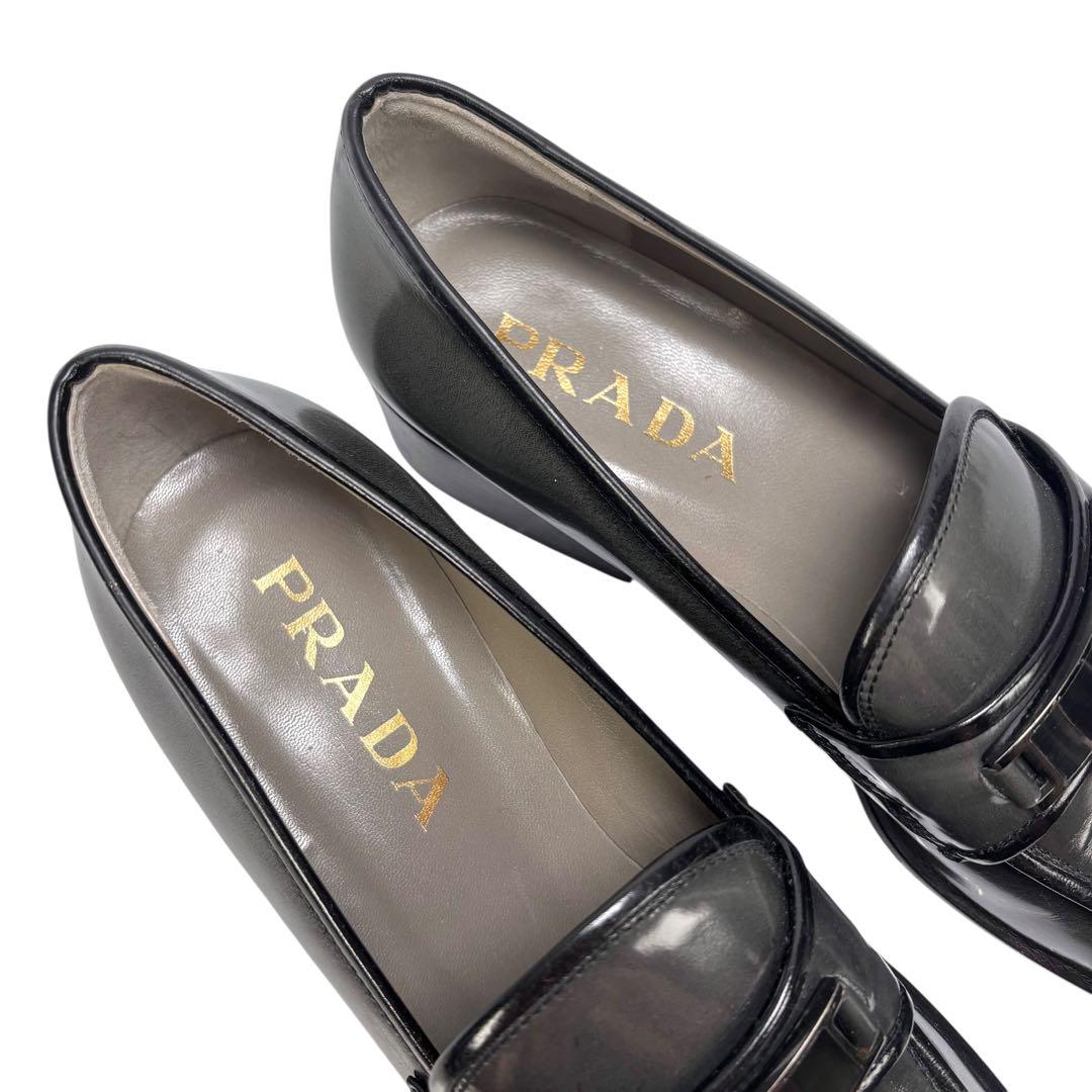 PRADA ローファー 37 グレー プレートロゴ ヒール 軽量 - メルカリ
