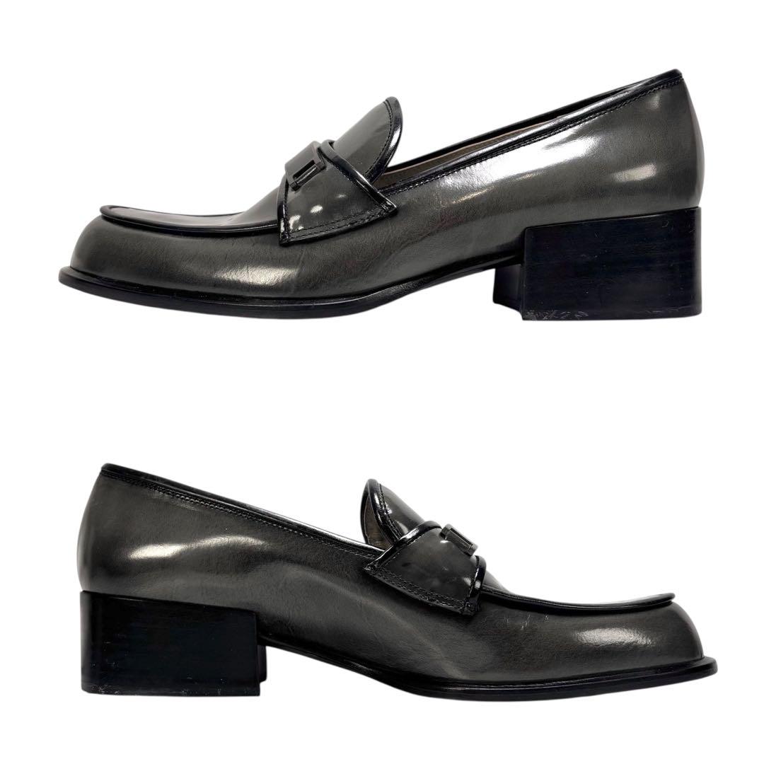 【PRADA】ロゴ プレート アーモンドトゥ ローファー☆SALE中 PRADA ローファー 37 グレー プレートロゴ ヒール 軽量 - メルカリ