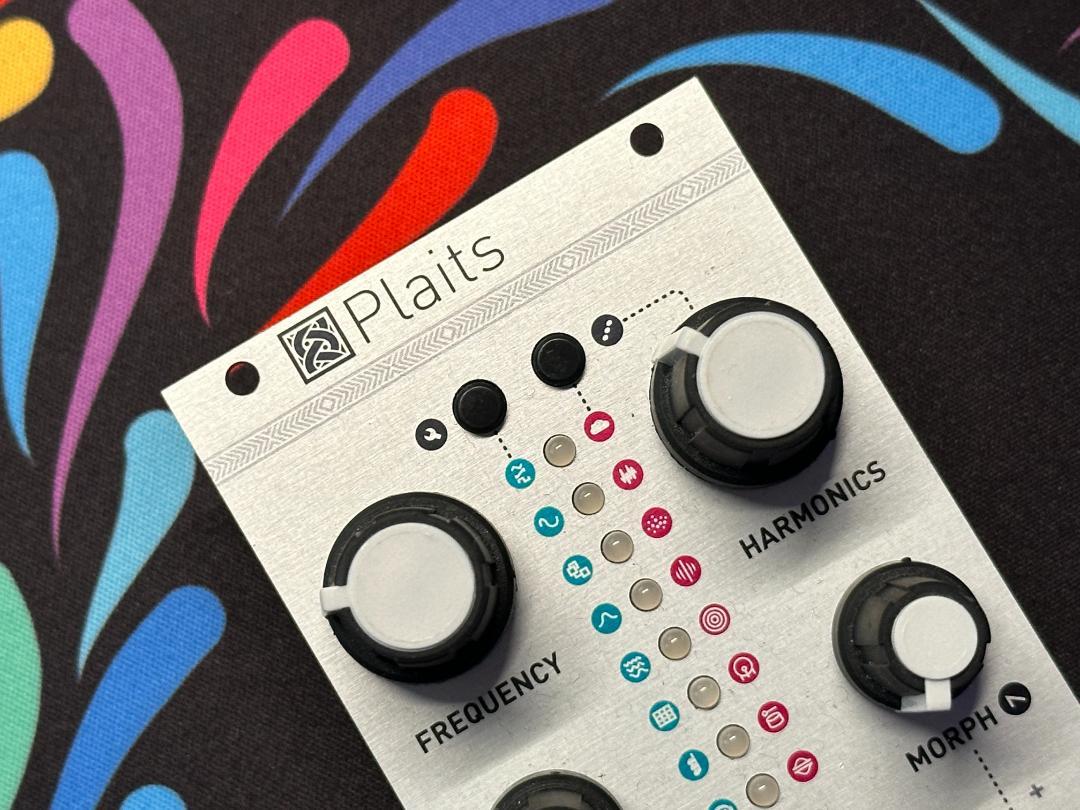 Mutable plaits モジュラーシンセ　ユーロラック　dtm daw Mutable Instruments Plaits 16種類のアルゴリズムを使用できる