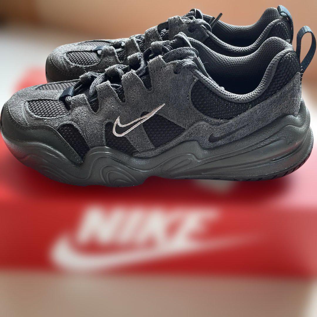 【美品】NIKE WMNS TECH HERA DR9761-003
