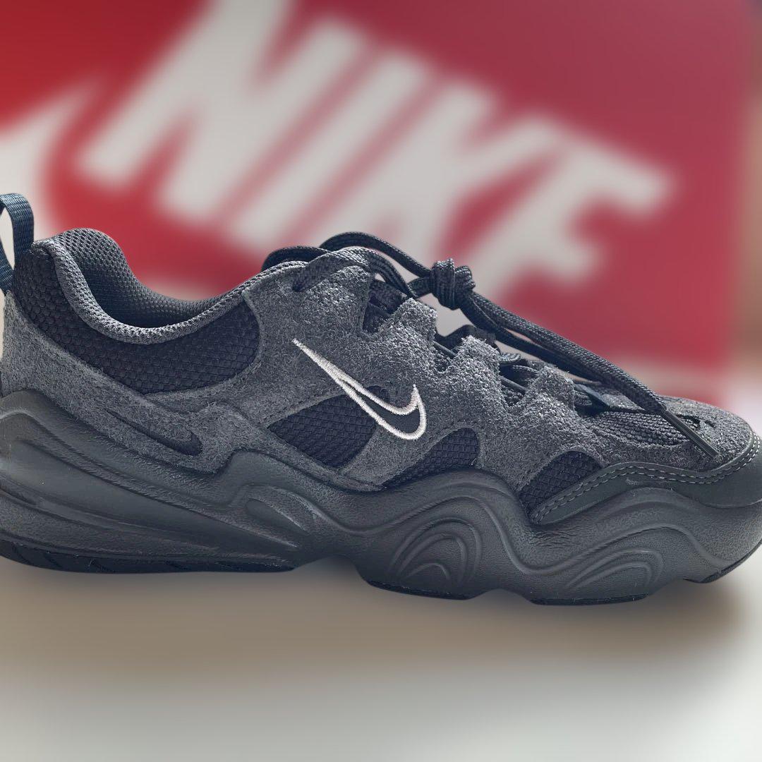 【美品】NIKE WMNS TECH HERA DR9761-003
