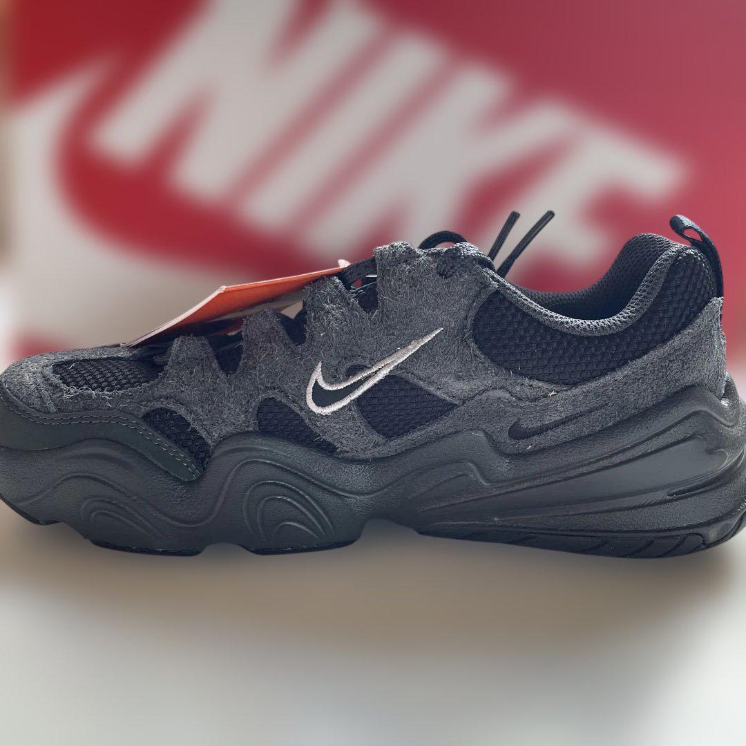 【美品】NIKE WMNS TECH HERA DR9761-003