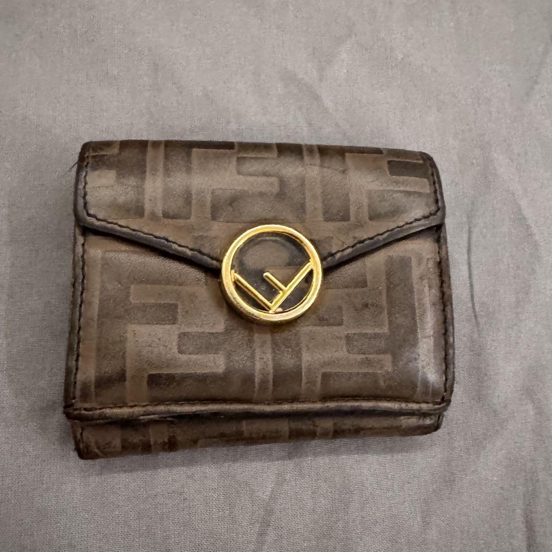 FENDI ブラウンレザー 三つ折り財布 - メルカリ FENDI ブラウンレザー 三つ折り財布 - メルカリ