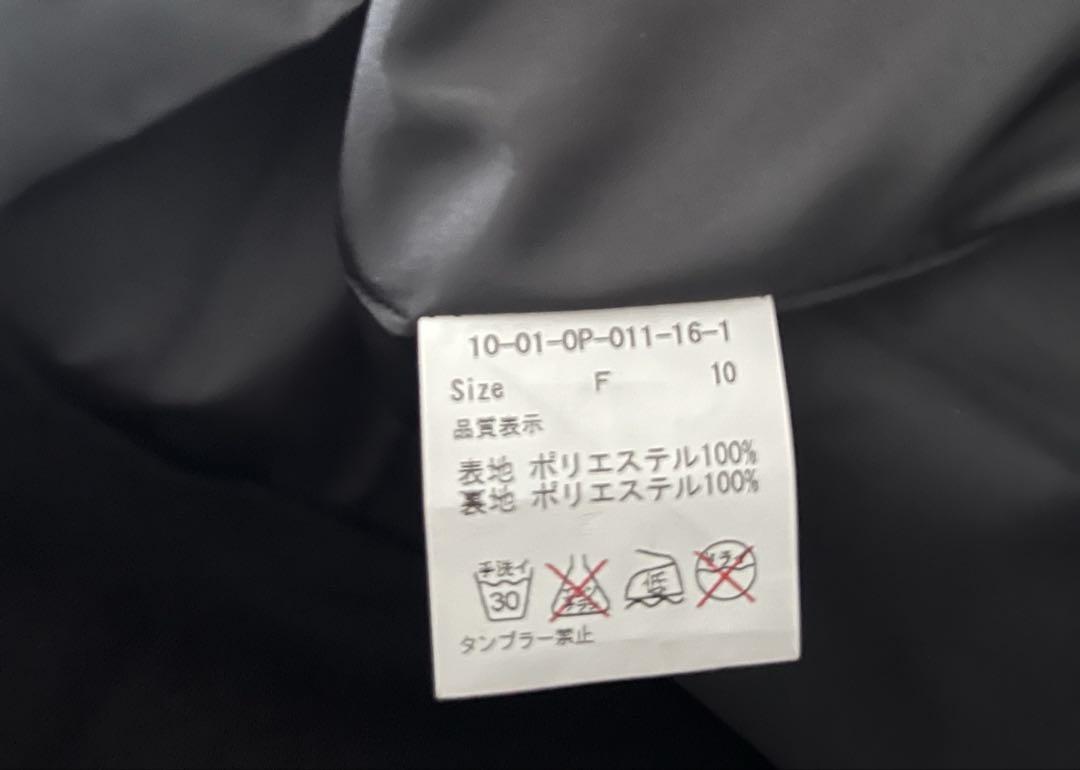 プープレ noir peu pres 花装飾付き黒半袖ワンピース ブラック