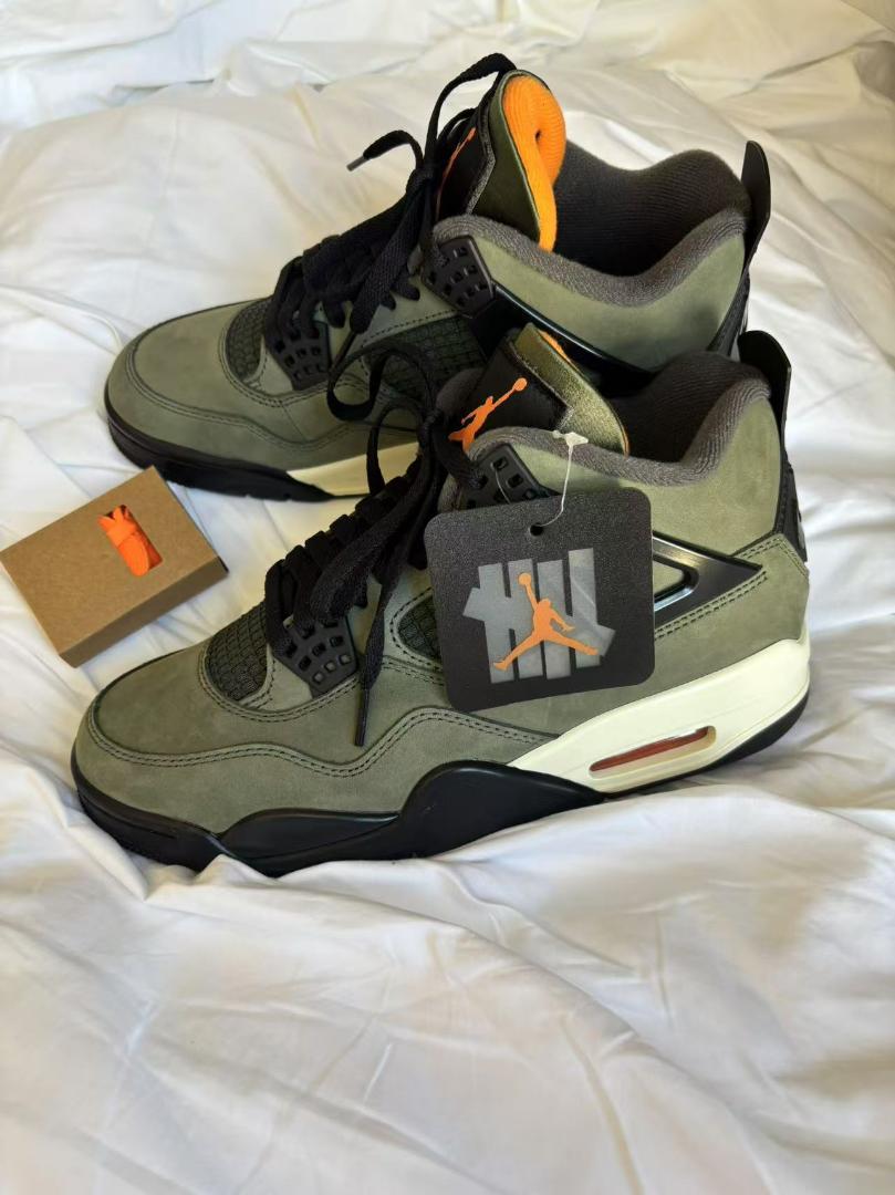 UNDEFEATED × Air Jordan 4 レトロ “ディープグリーン”