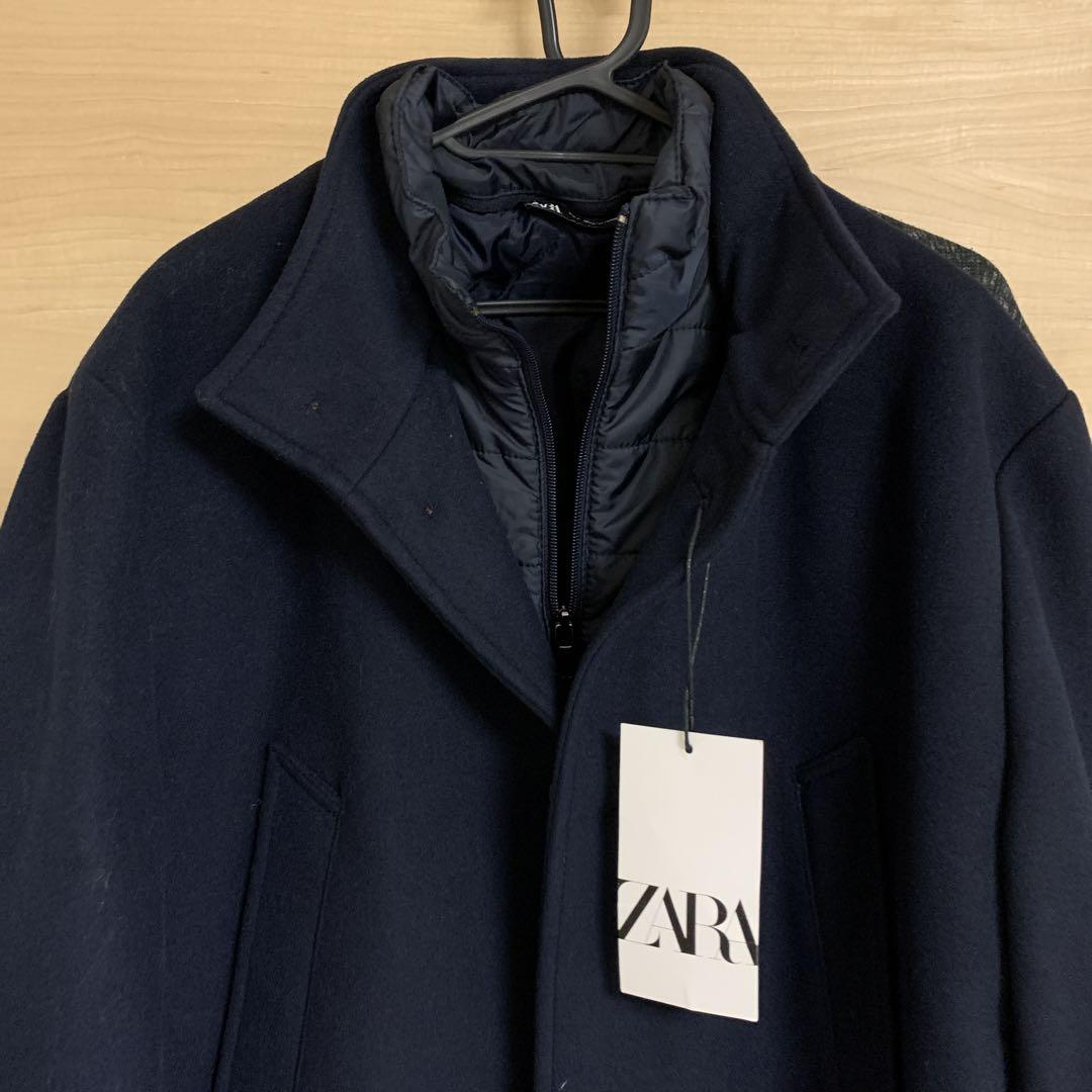 ZARAで購入したネイビーのコート