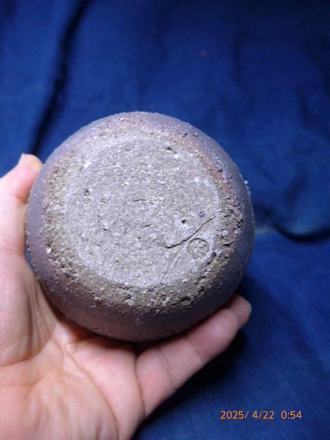 秀の陶印と銘があります。一輪挿し