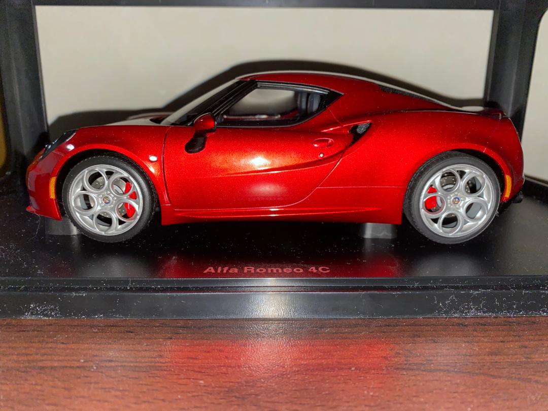 オートアート AUTOart 1/18 アルファロメオ 4C メタリックレッド