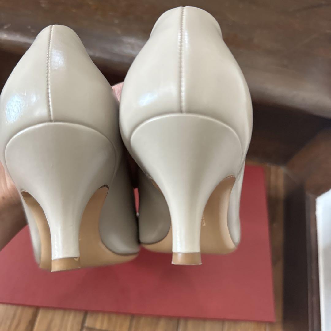 美品　フェラガモ パンプス　vera ブラウン