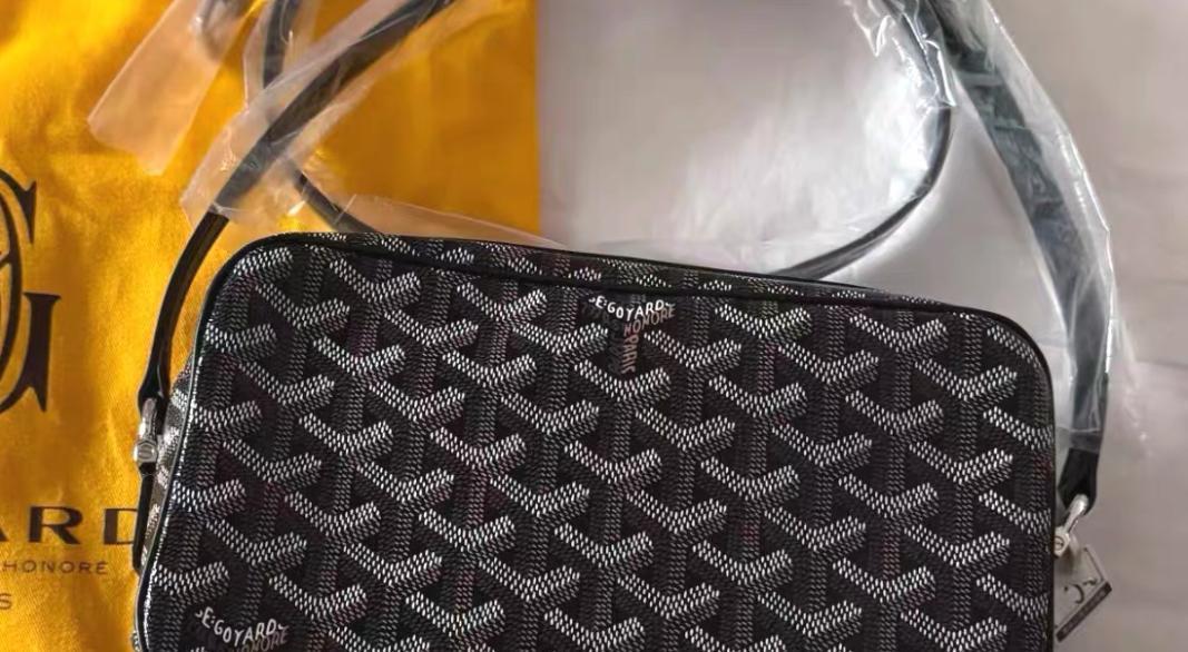 【気質アップ】 Goyard ブラック ボディバッグ / - メルカリ バッグ