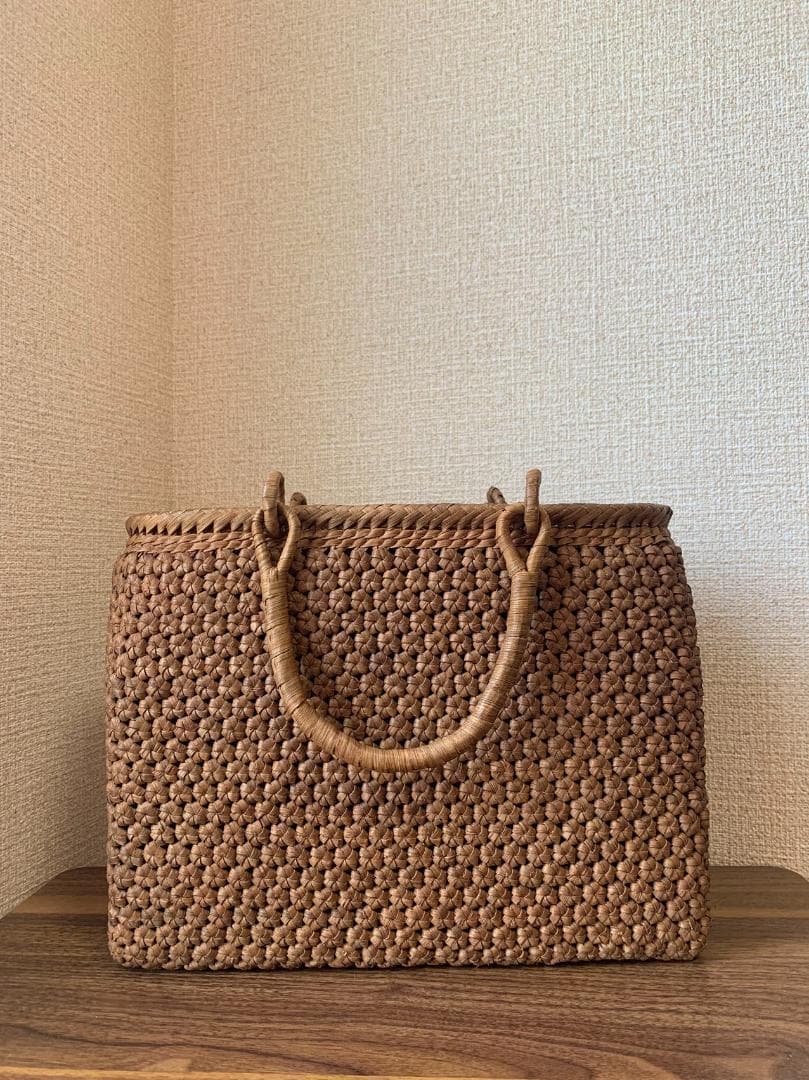 山葡萄籠バッグ 手作り 山葡萄かごバッグ 内布付き、小粒花編み
