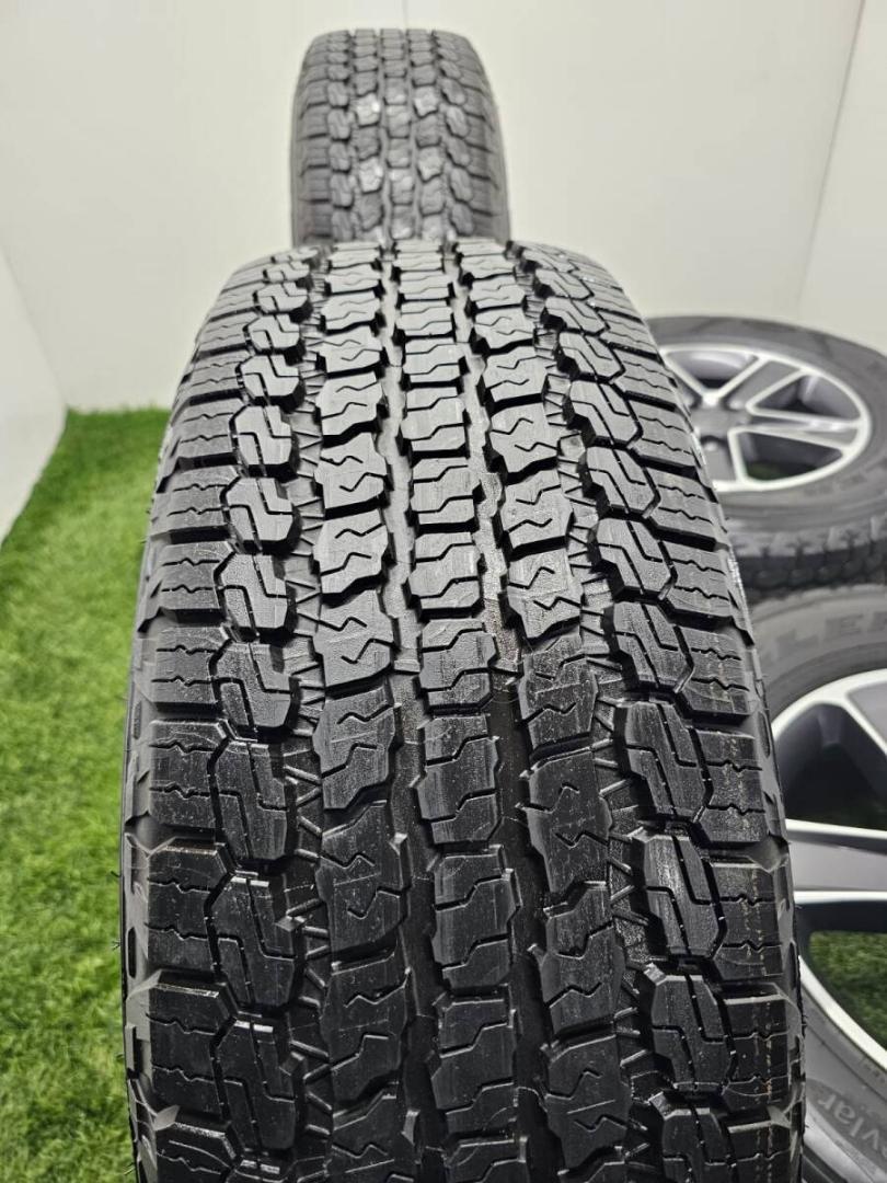 148J 新車外し 美品 ジープ ラングラー ルビコン 純正 18インチ+GY 画像6