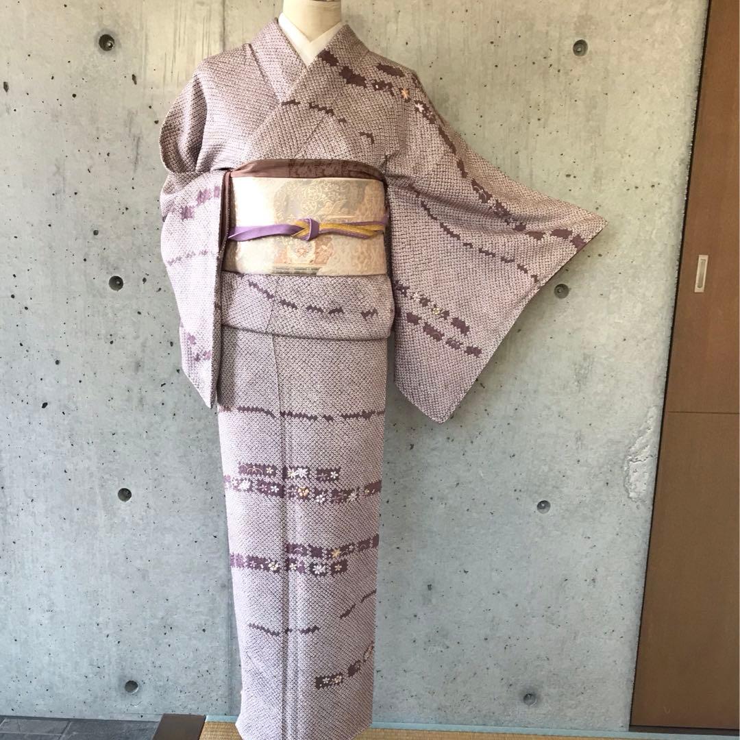 正絹 上質な絞りの訪問着 袷 小花柄 刺繍柄目立った傷や汚れなし