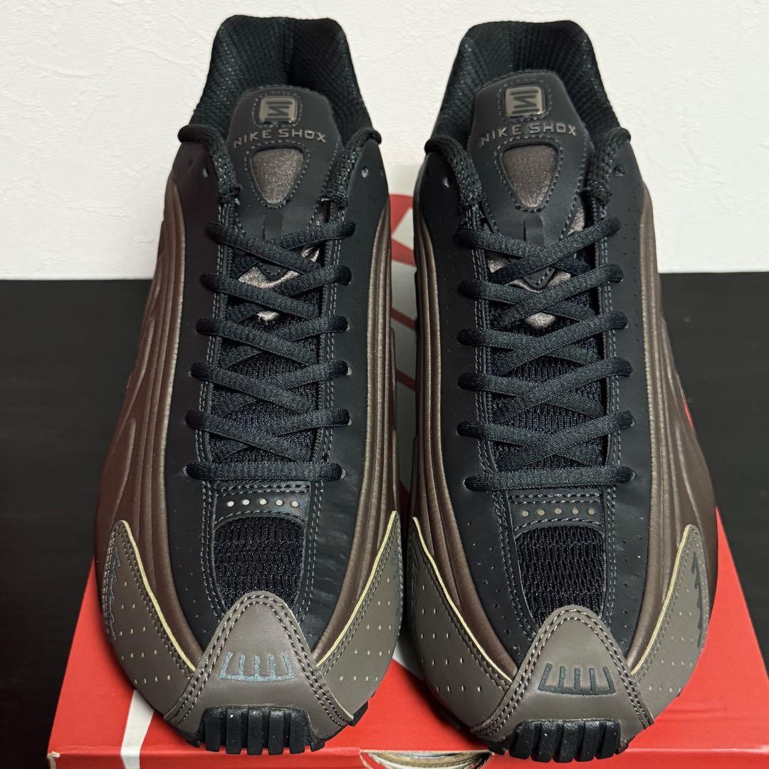 NIKE WMNS SHOX R4 ブラック アイアンストーン 26.0cm