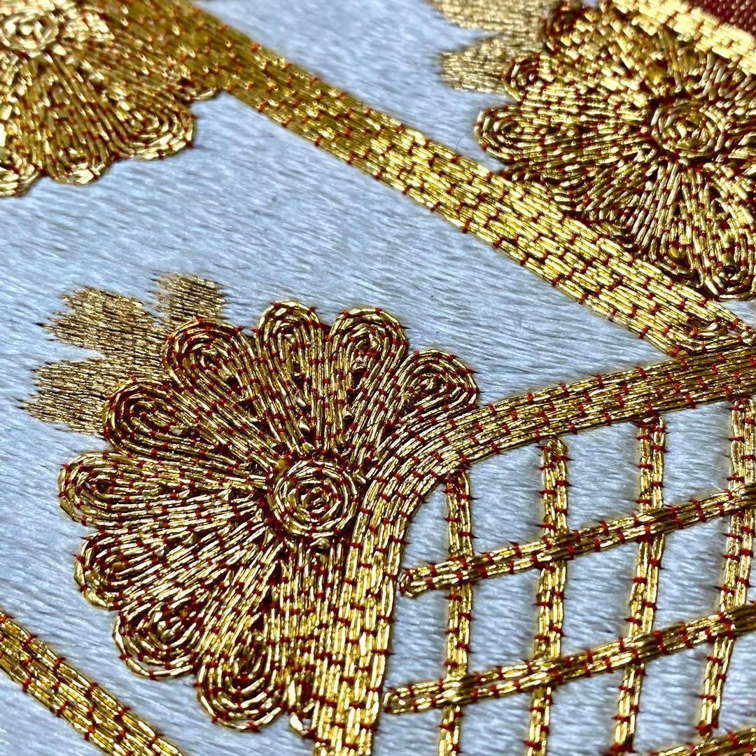 金狛刺繍