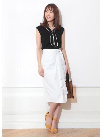 JUSGLITTY - 🍀新品🏷️付き🍀🌷JUSGLITTY🌷配色ボウタイ