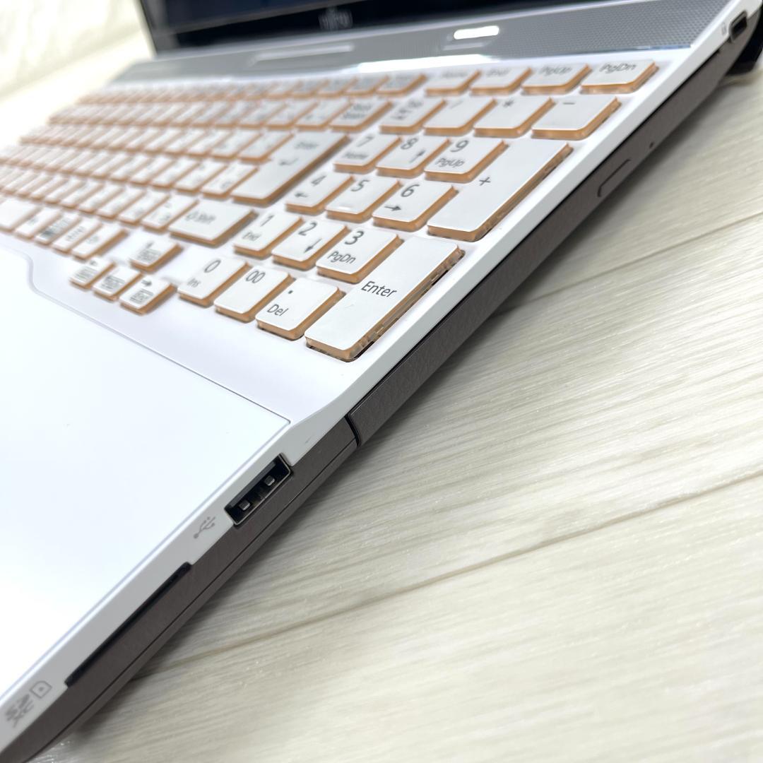 富士通 第8世代 i7 新品SSD512+HDD メモリ16G ノートパソコン 富士通 第8世代 i7 新品SSD512+HDD メモリ16G ノートパソコン