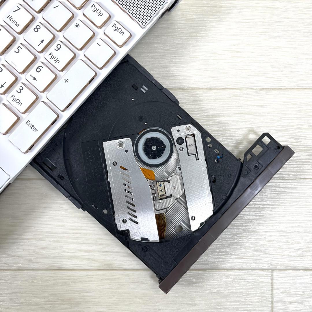 富士通 第8世代 i7 新品SSD512+HDD メモリ16G ノートパソコン 富士通 第8世代 i7 新品SSD512+HDD メモリ16G ノートパソコン